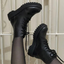 Bota Coturno Feminina Tratorada de Cano Curto